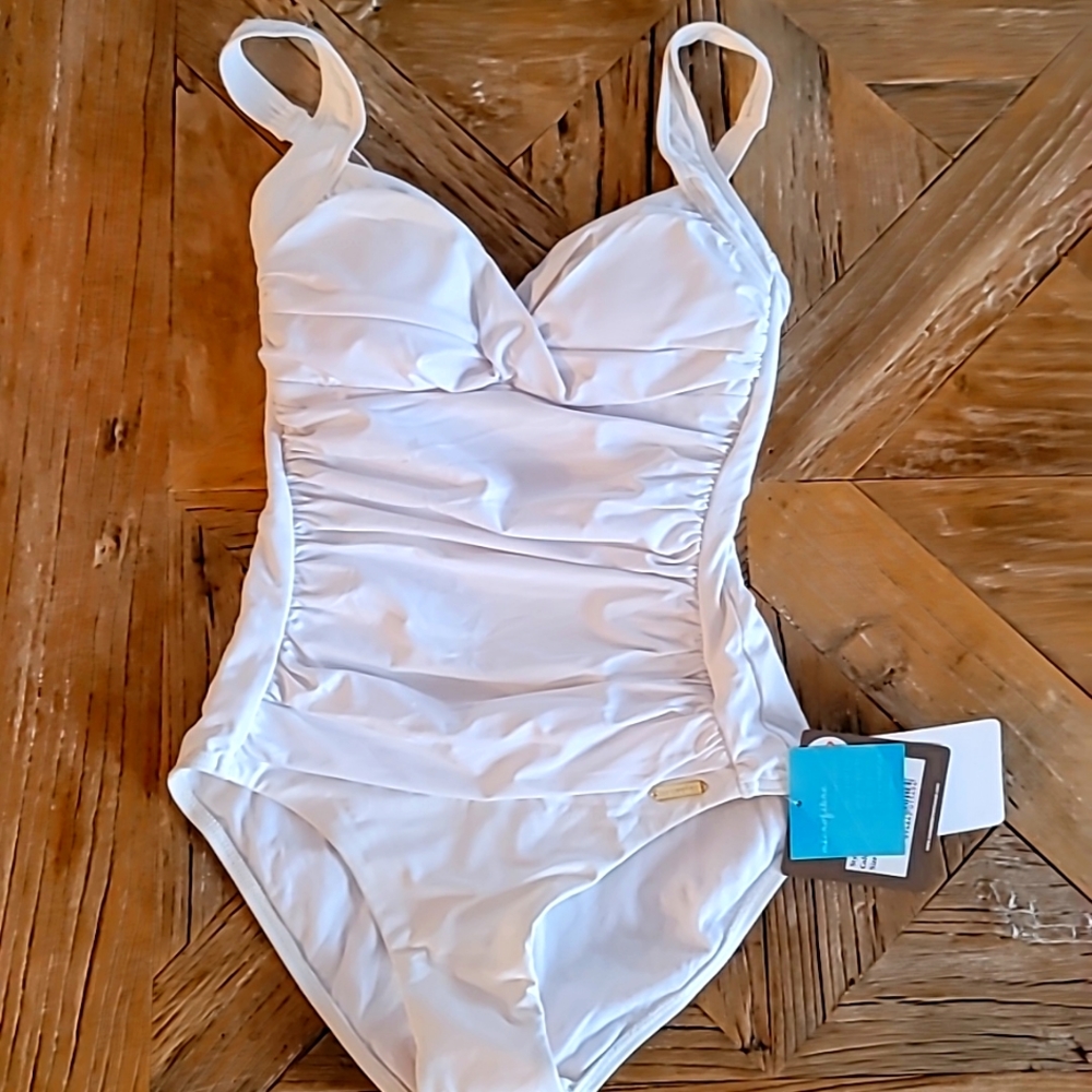 SUNSEEKER D cup swimsuit! Sz 4 or small adjustable straps, supported bra cup